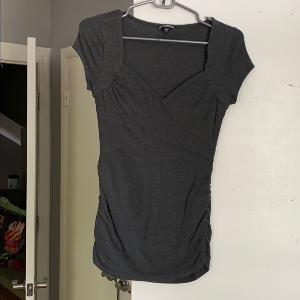 Fitted grey shirt